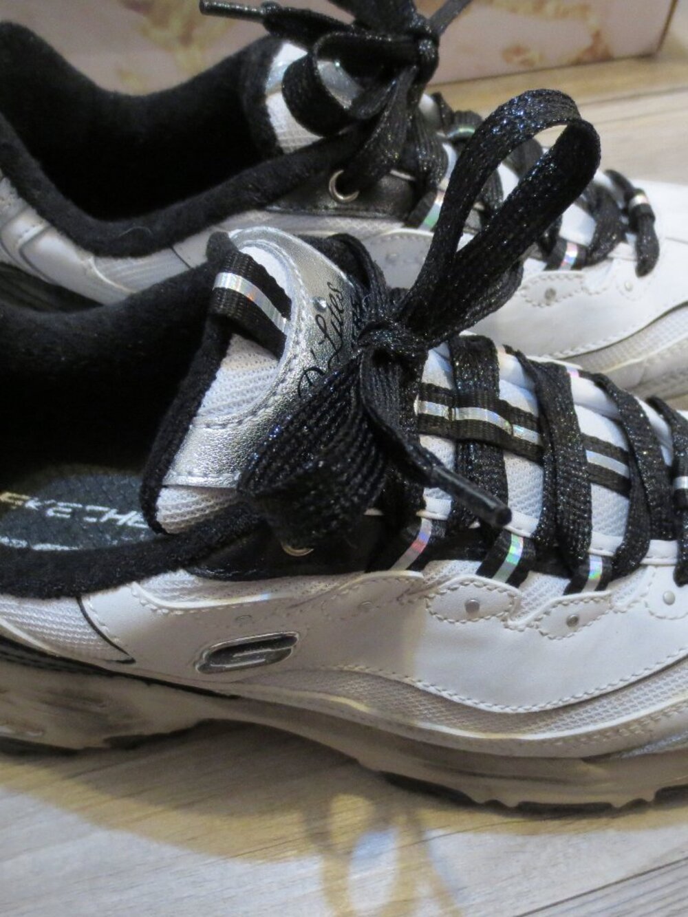 Skechers Vintage D'Lites Vintage Vision White Black Silver Womens - 8.5 M